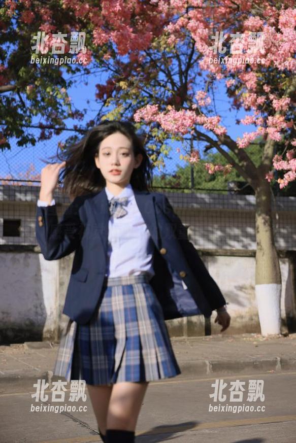 高清图册：Kitkat Cosplay香草作品，感受视觉与心灵的双重享受.txt